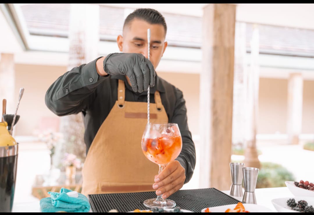Talento Importado - Oficio Servicios - Saloneros y Bartender Arte Liquido